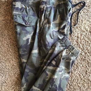 AEO Men’s Camo joggers!